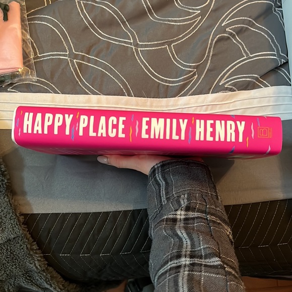 Happy Place by Emily Henry - Picture 3 of 3